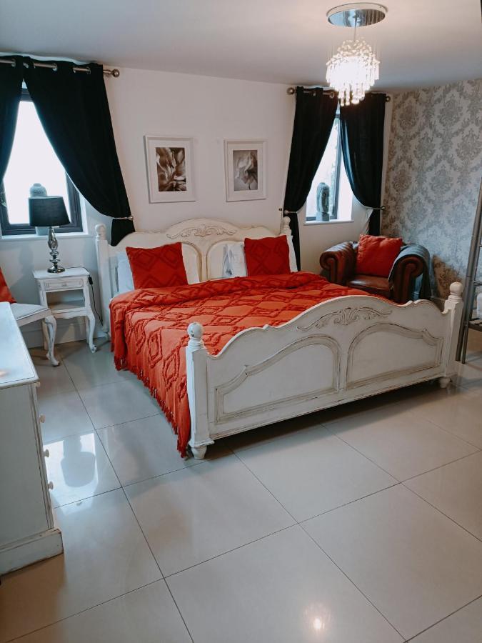 The White Dove Bed And Breakfast With Glamping Newark Showground Bagian luar foto
